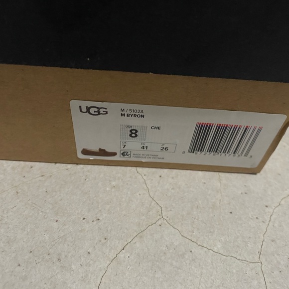 Men’s UGG slippers. Size 8 - Picture 3 of 3